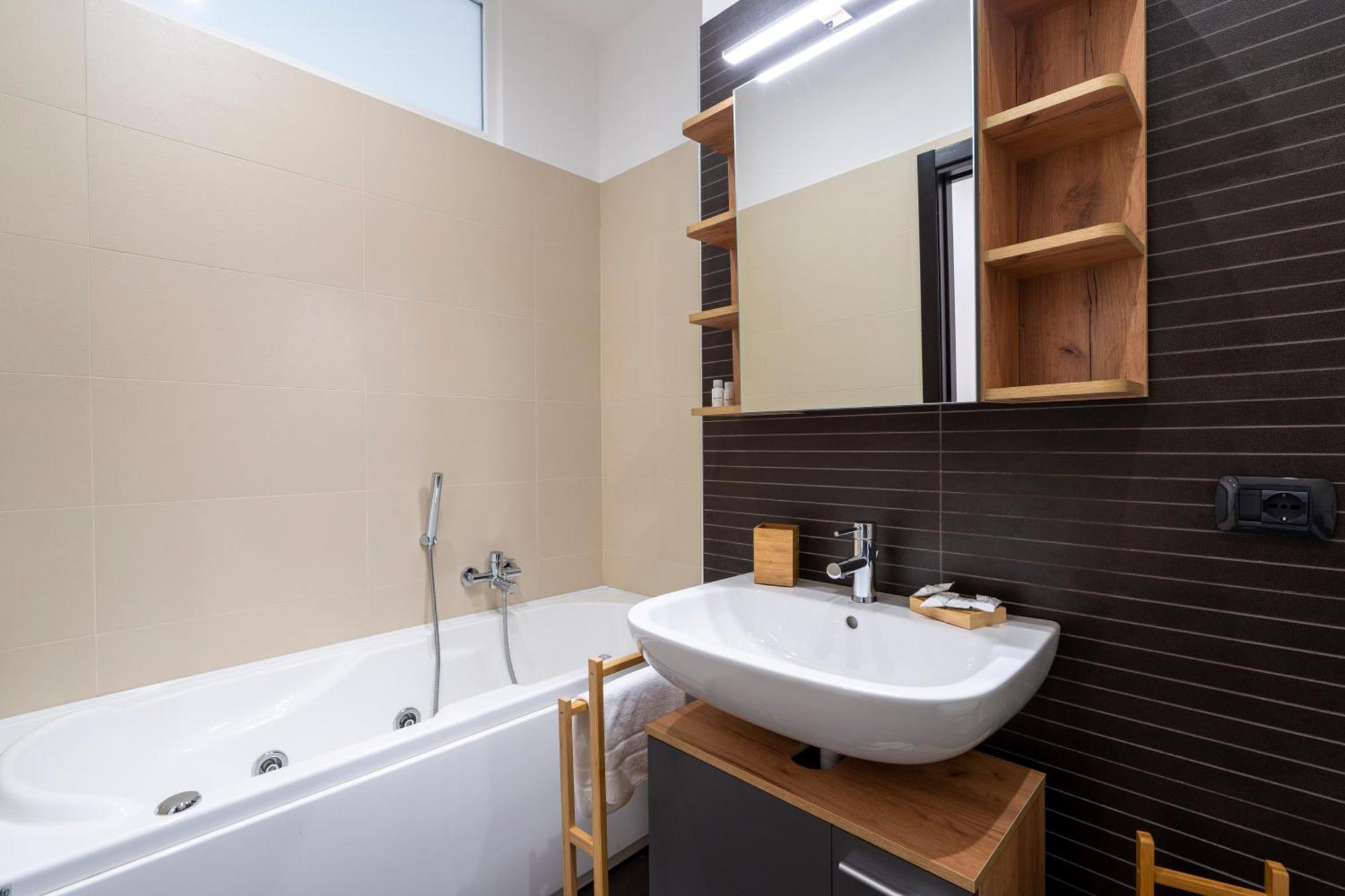 Boscoincitta Apt With Garage And Whirlpool Tub Bari Buitenkant foto